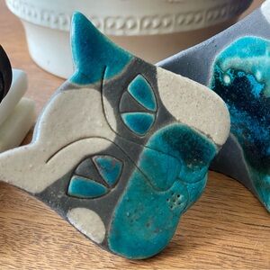 MCM vintage studio art pottery “sleeping cat”. Signed VJ, original label intact.